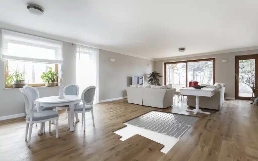 Wohnzimmer mit Parkett und elektrischer Fußbodenheizung